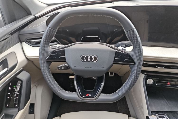 Used Audi Q5L 2026 Model Range: Exclusive Edition for 10 Million Users Steering Wheel