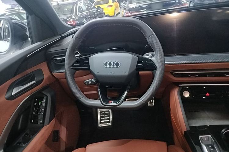 Used Audi Q5L 2026 Model Range: Exclusive Edition for 10 Million Users Steering Wheel