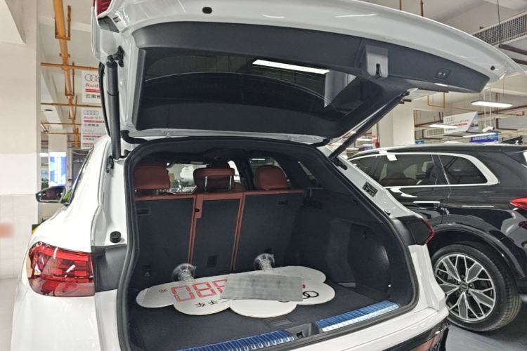 Used Audi Q5L 2026 Model Range: Exclusive Edition for 10 Million Users Trunk