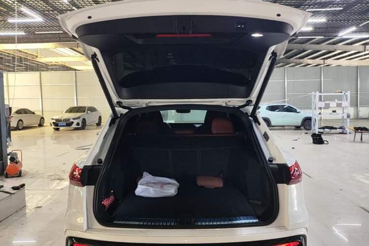 Used Audi Q5L 2026 Model Range: Intelligent Hybrid Premium Edition Trunk