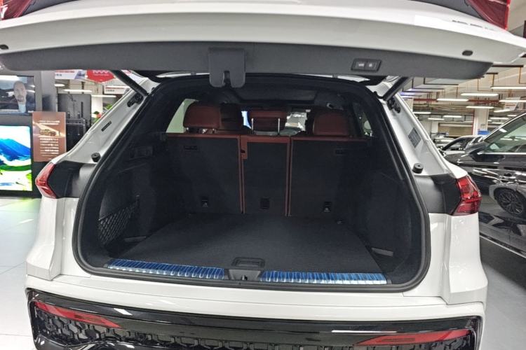 Used Audi Q5L 2026 Model Range: Exclusive Edition for 10 Million Users Trunk