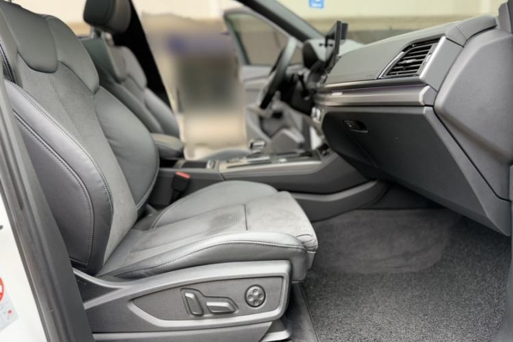 Used Audi Q5L Sportback 2021 40 TFSI Luxury Edition Interior 4