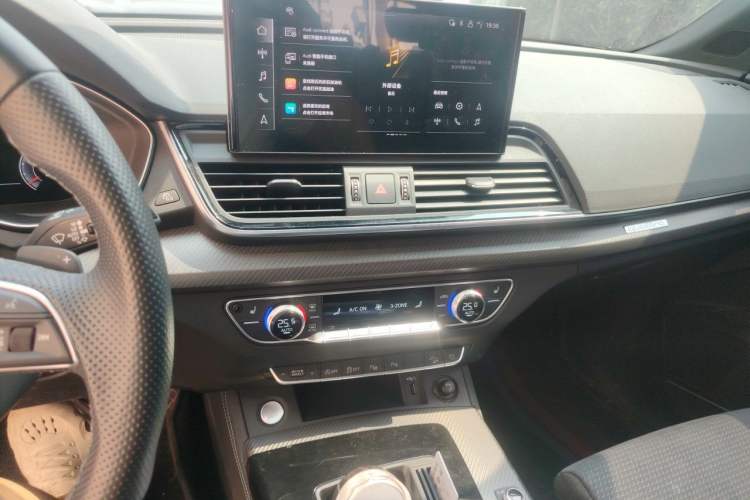 Used Audi Q5L Sportback 2021 45 TFSI Luxury Edition Audio And AC Panel