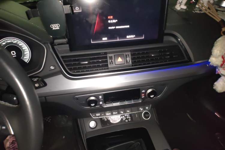 Used Audi Q5L Sportback 2021 40 TFSI Fashion Model Audio And AC Panel