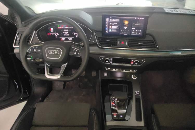 Used Audi Q5L Sportback 2021 40 TFSI Luxury Edition Audio And AC Panel