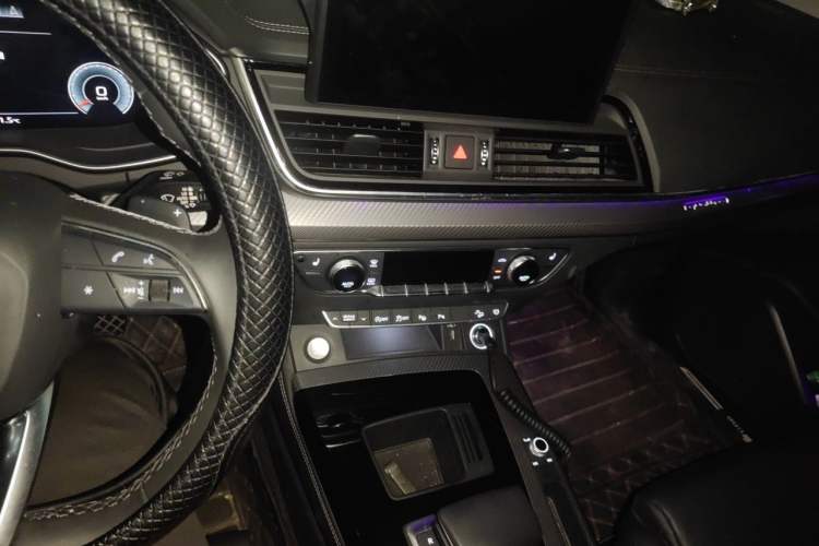 Used Audi Q5L Sportback 2021 40 TFSI Fashion Model Audio And AC Panel