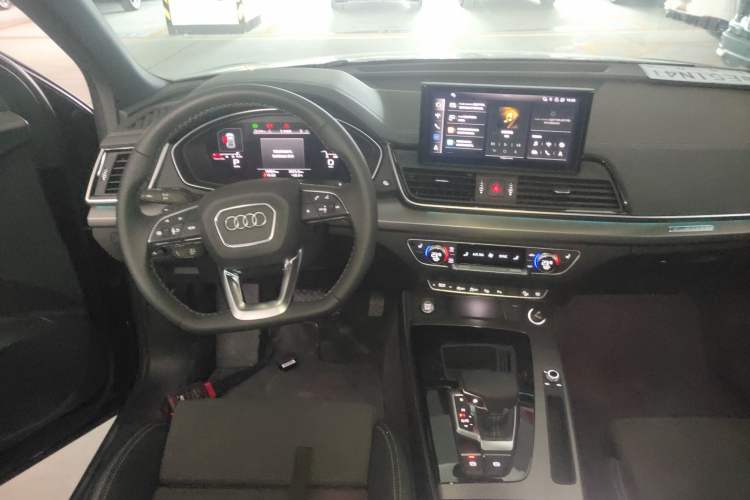 Used Audi Q5L Sportback 2021 40 TFSI Luxury Edition Audio And AC Panel