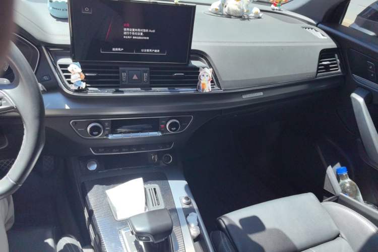 Used Audi Q5L Sportback 2021 40 TFSI Fashion Model Audio And AC Panel