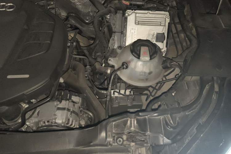 Used Audi Q5L Sportback 2021 40 TFSI Fashion Model Engine Bay Left