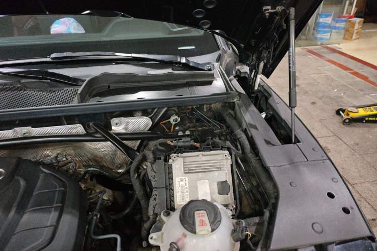 Used Audi Q5L Sportback 2021 40 TFSI Fashion Model Engine Bay Left