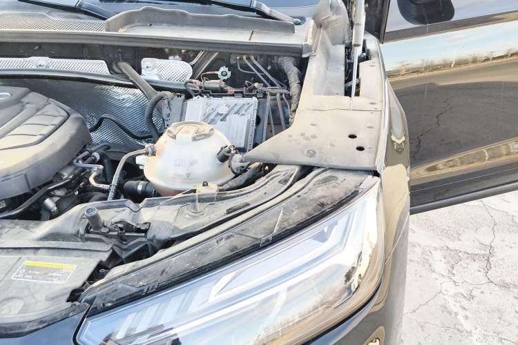 Used Audi Q5L Sportback 2021 45 TFSI Luxury Edition Engine Bay Left
