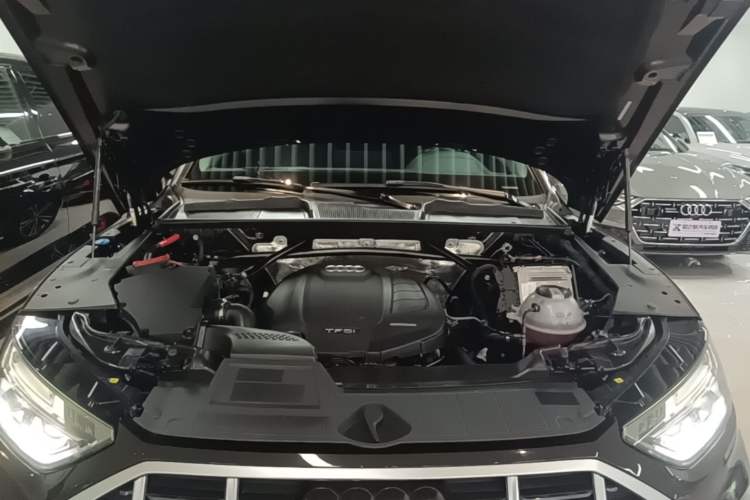 Used Audi Q5L Sportback 2021 40 TFSI Fashion Model Engine Bay
