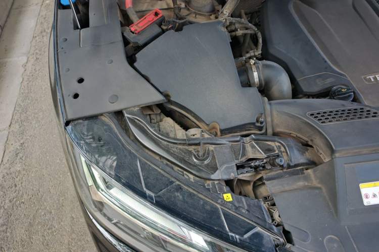 Used Audi Q5L Sportback 2021 40 TFSI Fashion Model Engine Bay Right