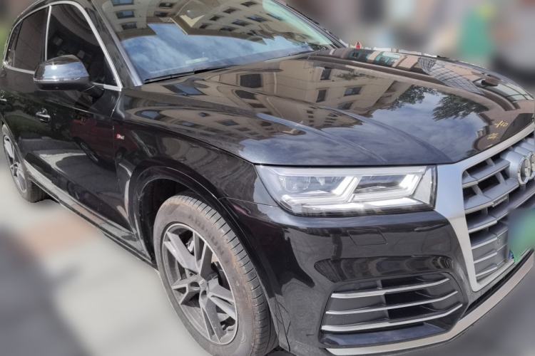 Used Audi Q5L Sportback 2021 40 TFSI Fashion Model Front Right 45 Deg