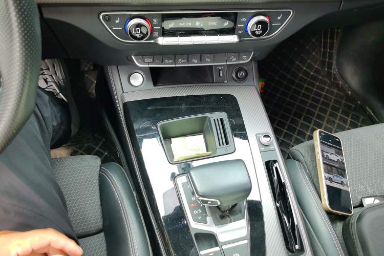 Used Audi Q5L Sportback 2021 40 TFSI Luxury Edition Gear Lever