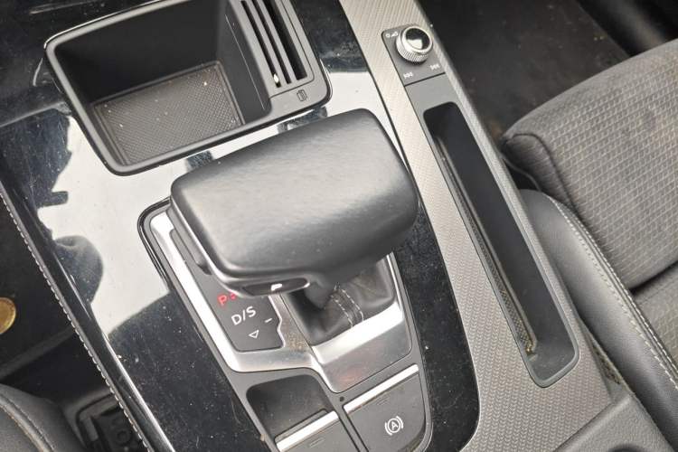 Used Audi Q5L Sportback 2021 40 TFSI Luxury Edition Gear Lever