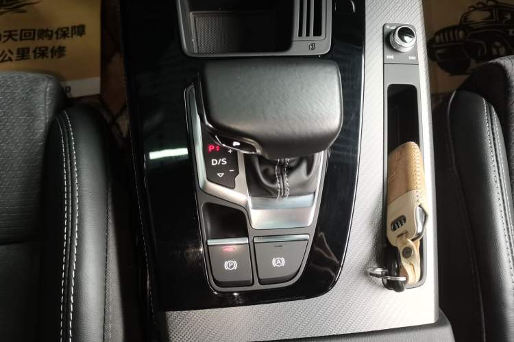 Used Audi Q5L Sportback 2021 40 TFSI Luxury Edition Gear Lever