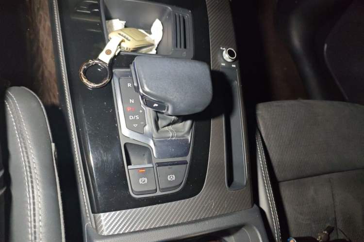 Used Audi Q5L Sportback 2021 40 TFSI Luxury Edition Gear Lever