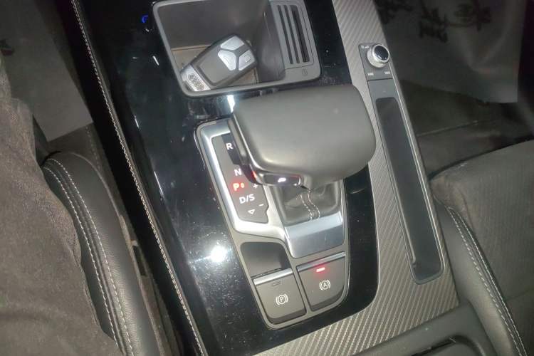 Used Audi Q5L Sportback 2021 45 TFSI Luxury Edition Gear Lever