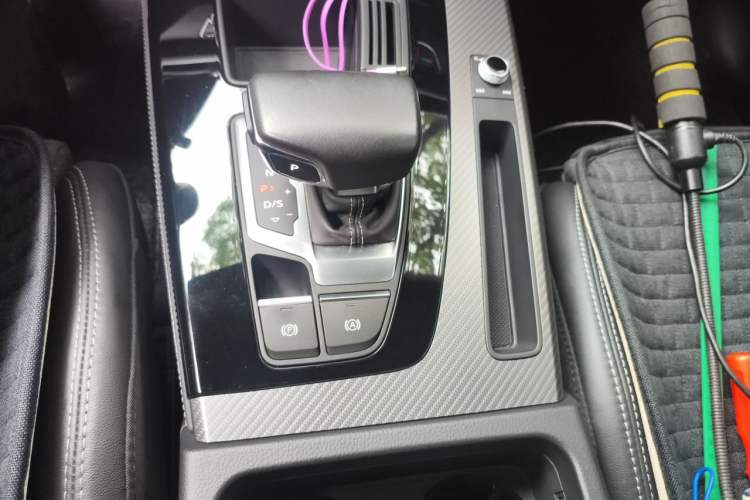Used Audi Q5L Sportback 2021 40 TFSI Luxury Edition Gear Lever