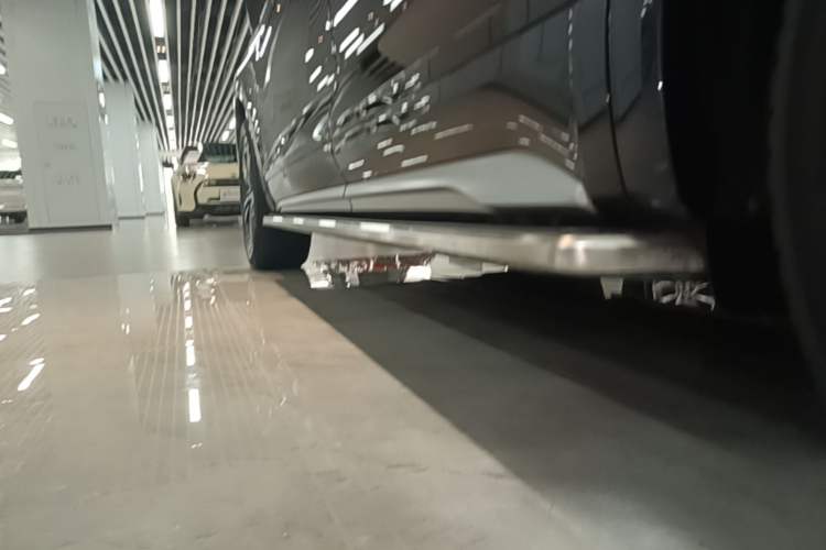 Used Audi Q5L Sportback 2021 40 TFSI Fashion Model Left Side Sill