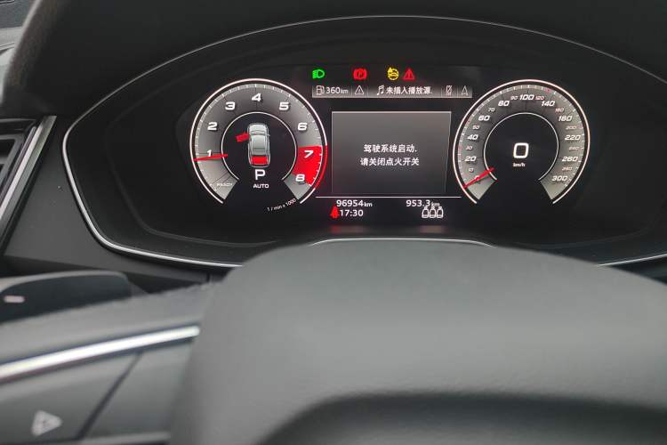 Used Audi Q5L Sportback 2021 45 TFSI Prestige Edition Odometer Close Up