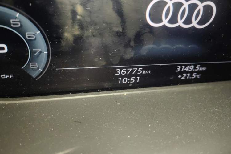 Used Audi Q5L Sportback 2021 40 TFSI Fashion Model Odometer Close Up