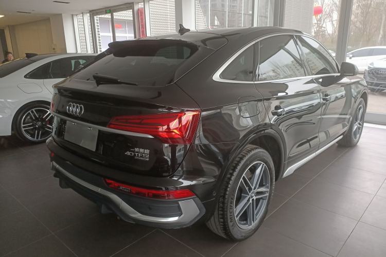 Used Audi Q5L Sportback 2021 40 TFSI Fashion Model Rear Right 45 Deg