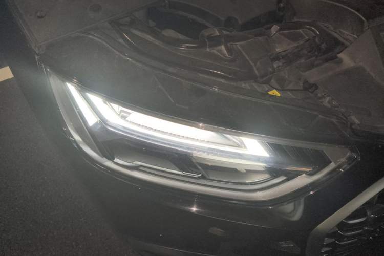 Used Audi Q5L Sportback 2021 40 TFSI Fashion Model Right Front Headlight