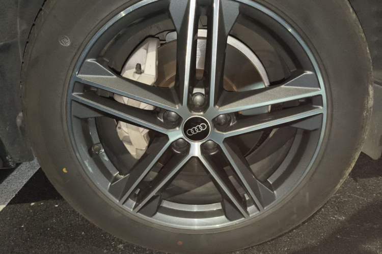 Used Audi Q5L Sportback 2021 40 TFSI Fashion Model Right Front Wheel Hub