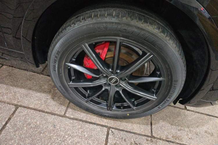 Used Audi Q5L Sportback 2021 40 TFSI Fashion Model Right Front Wheel Hub