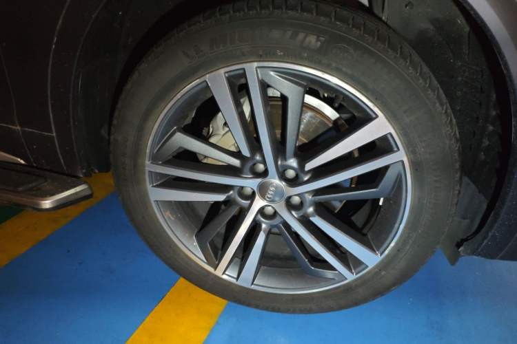 Used Audi Q5L Sportback 2021 40 TFSI Luxury Edition Right Front Wheel Hub