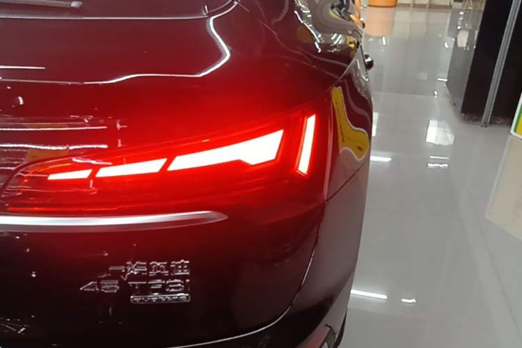Used Audi Q5L Sportback 2021 40 TFSI Fashion Model Right Rear Taillight