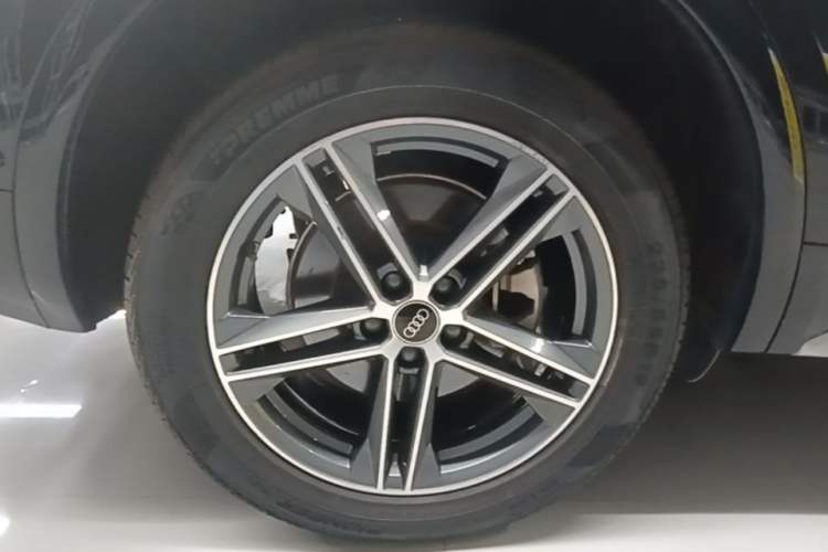 Used Audi Q5L Sportback 2021 40 TFSI Fashion Model Right Rear Wheel Hub