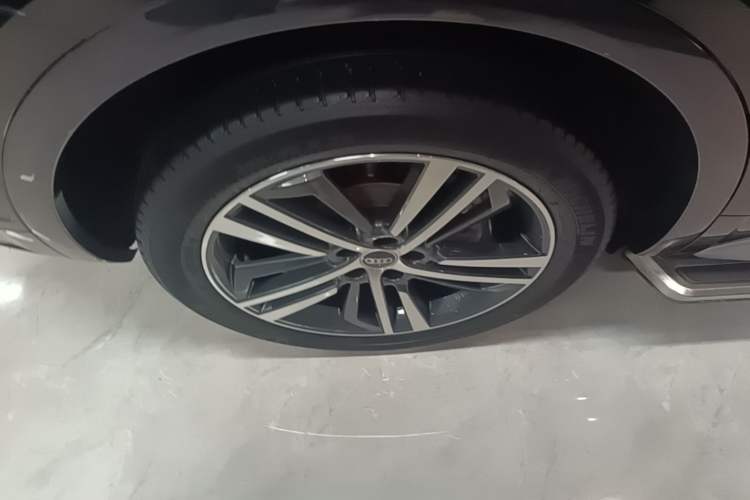 Used Audi Q5L Sportback 2021 40 TFSI Fashion Model Right Rear Wheel Hub