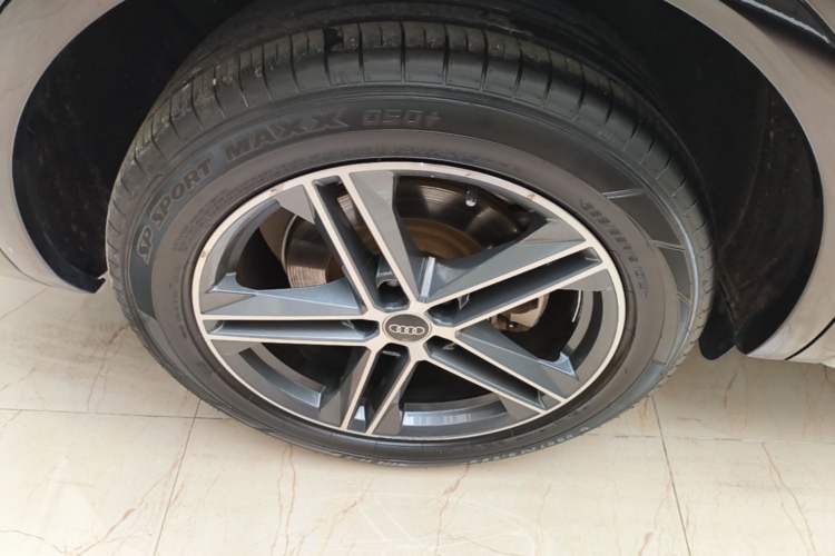 Used Audi Q5L Sportback 2021 40 TFSI Fashion Model Right Rear Wheel Hub