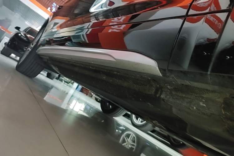 Used Audi Q5L Sportback 2021 40 TFSI Luxury Edition Right Side Sill