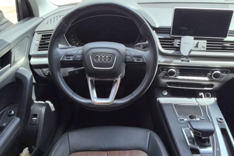 Used Audi Q5L Sportback 2021 40 TFSI Fashion Model Steering Wheel