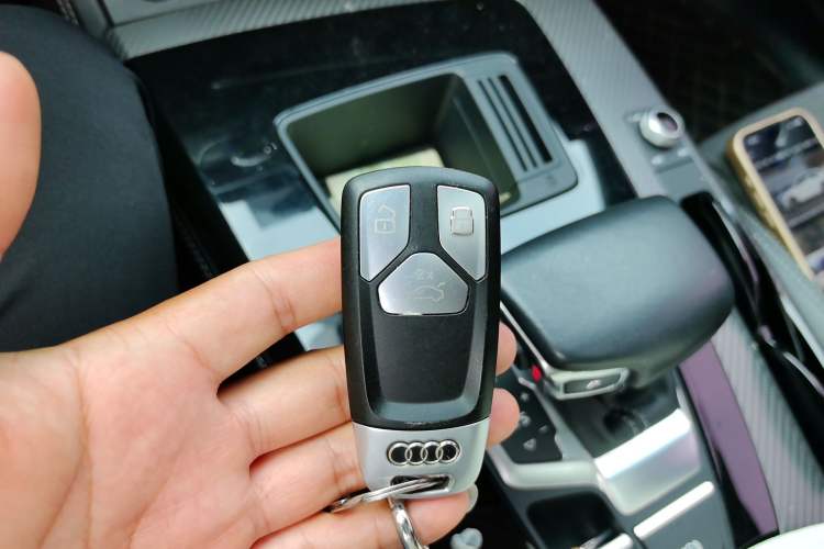 Used Audi Q5L Sportback 2021 40 TFSI Luxury Edition Vehicle Key