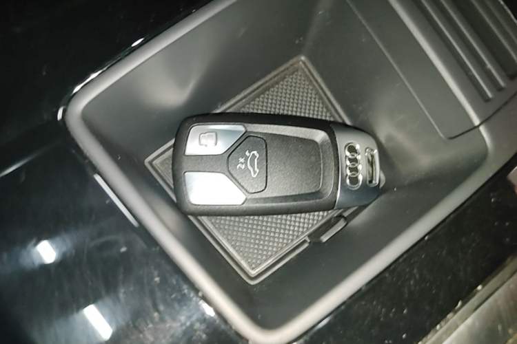 Used Audi Q5L Sportback 2021 40 TFSI Luxury Edition Vehicle Key