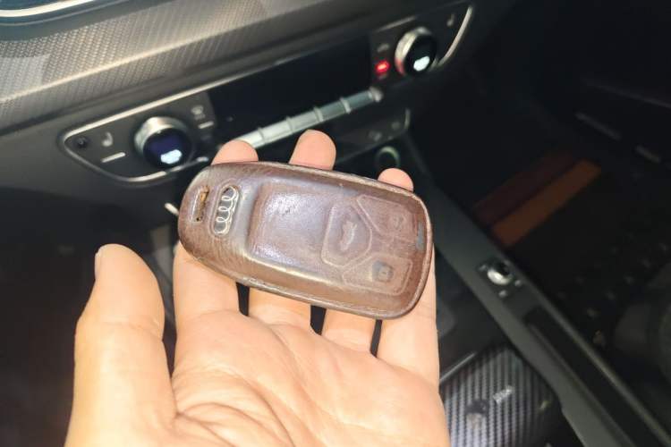 Used Audi Q5L Sportback 2021 45 TFSI Luxury Edition Vehicle Key