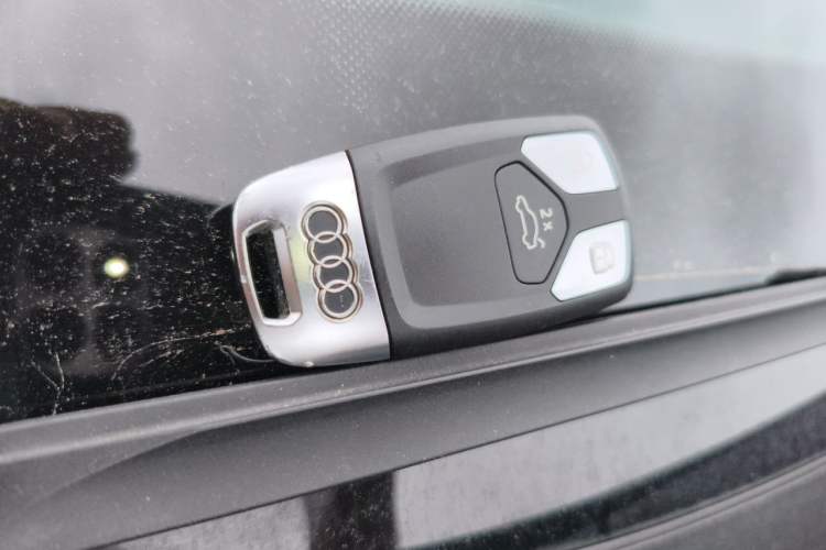 Used Audi Q5L Sportback 2021 40 TFSI Fashion Model Vehicle Key