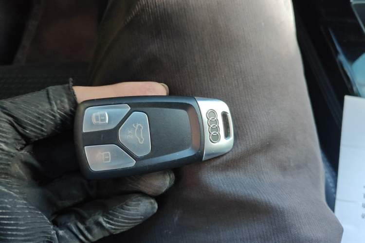 Used Audi Q5L Sportback 2021 40 TFSI Luxury Edition Vehicle Key