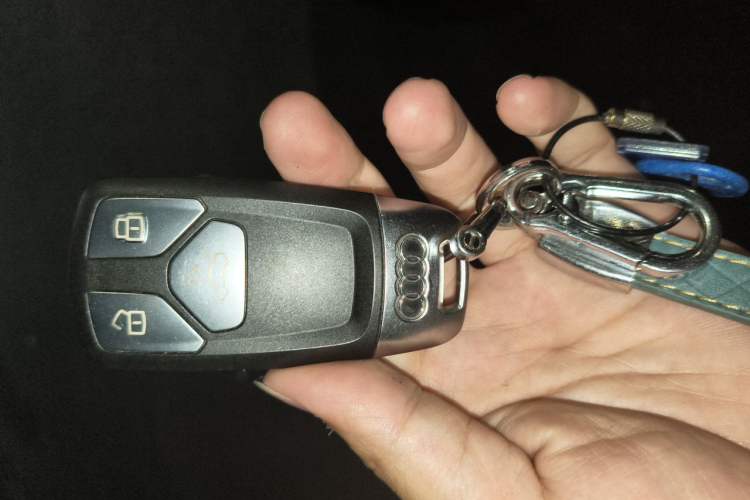 Used Audi Q5L Sportback 2021 40 TFSI Fashion Model Vehicle Key
