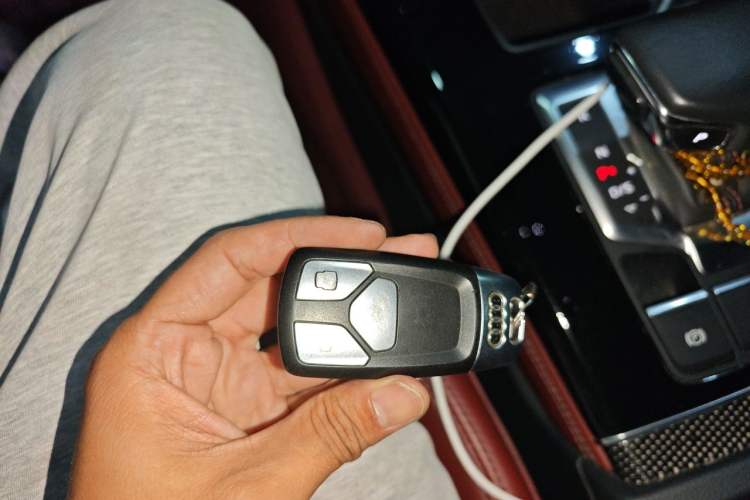 Used Audi Q5L Sportback 2021 40 TFSI Fashion Model Vehicle Key