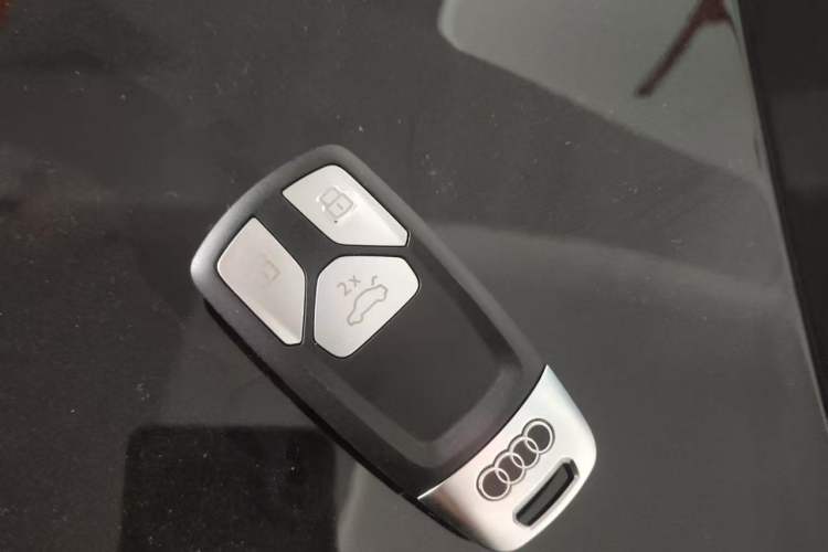 Used Audi Q5L Sportback 2021 40 TFSI Luxury Edition Vehicle Key