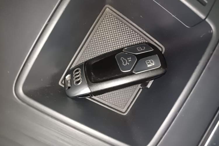 Used Audi Q5L Sportback 2021 40 TFSI Fashion Model Vehicle Key