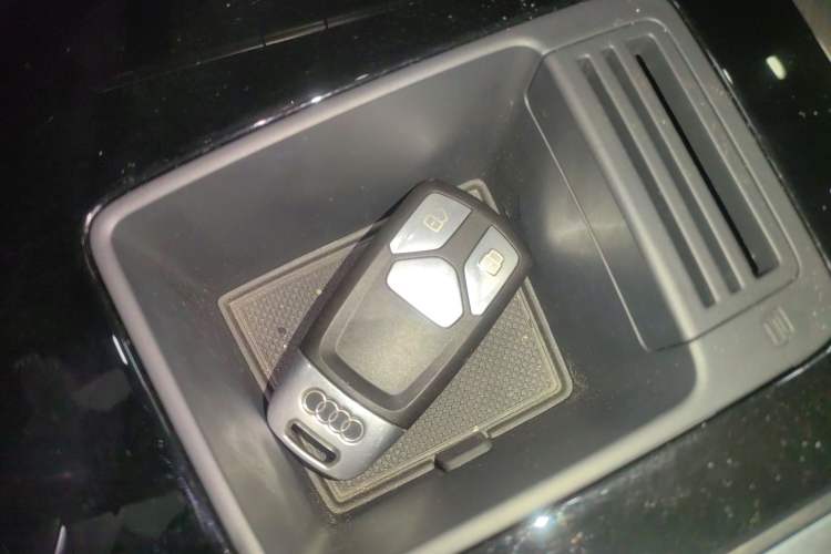 Used Audi Q5L Sportback 2021 45 TFSI Luxury Edition Vehicle Key