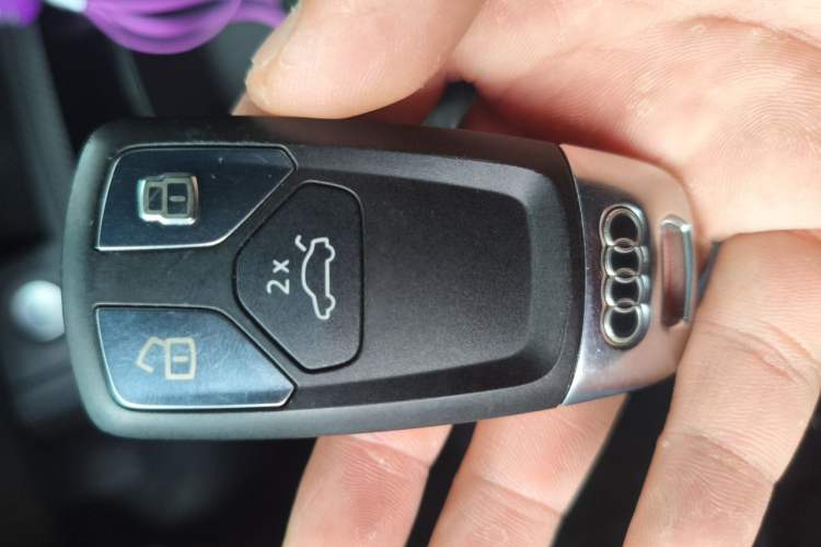 Used Audi Q5L Sportback 2021 40 TFSI Luxury Edition Vehicle Key