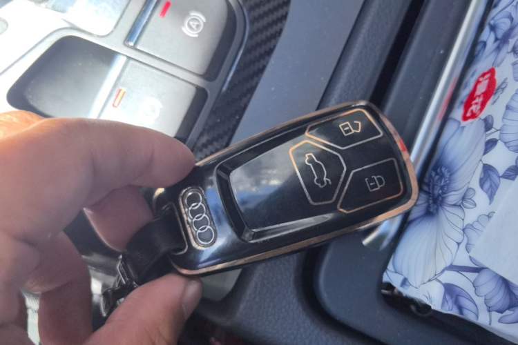 Used Audi Q5L Sportback 2021 40 TFSI Fashion Model Vehicle Key